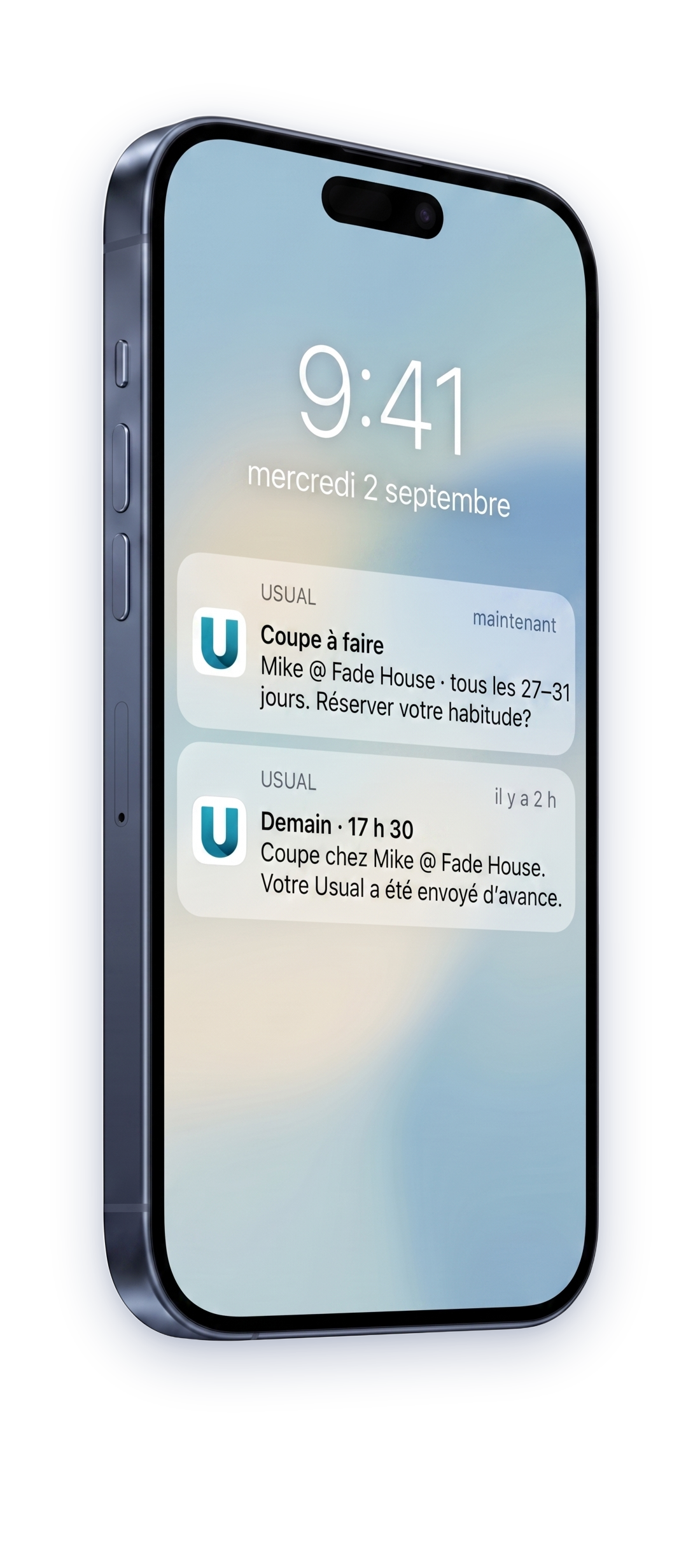 Un écran verrouillé d’iPhone avec deux notifications Usual : une coupe à faire, et la réservation de demain avec le Usual envoyé d’avance.